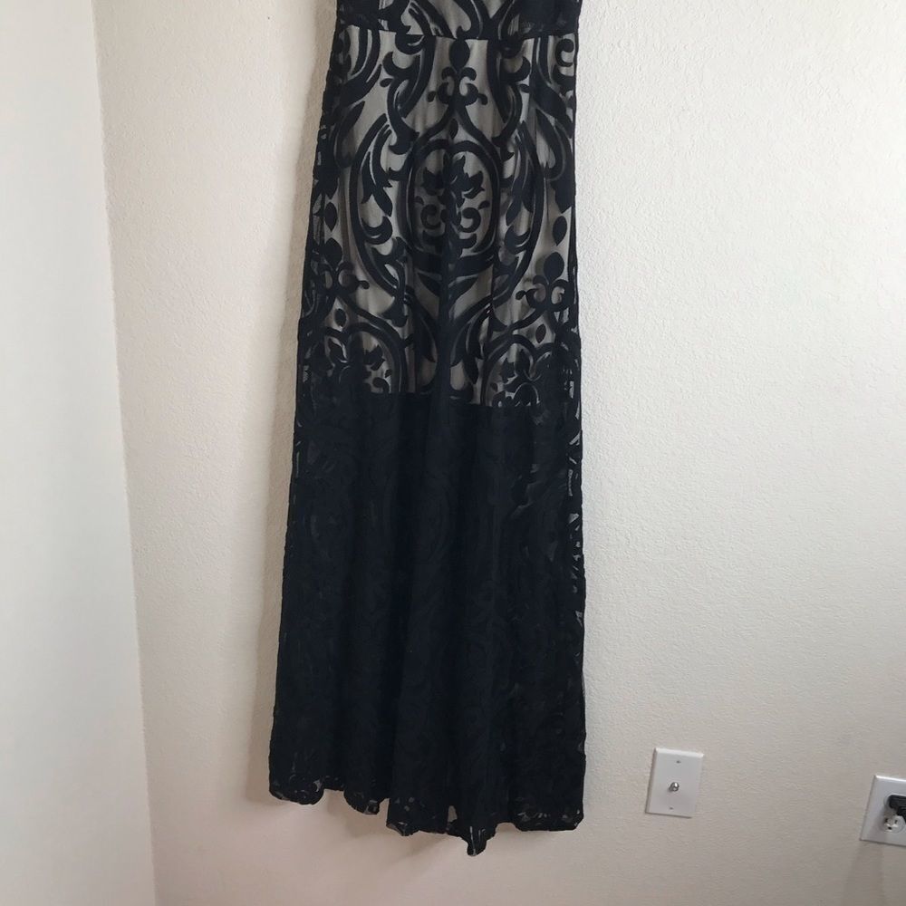 ‎Sheer lace overlay gown - Picture 3 of 10